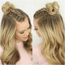 Either way, we've rounded up the best short hairstyles and haircuts for women, from punky pixie crops to dreamy wavy bobs. Die Erstaunliche Oktoberfest Frisuren Kurzhaar Hochzeit Mode Perfektes Haa Das Fest Traditional Hairstyle Hair Styles Diy Hairstyles