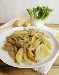 Il rotolo di tacchino ripieno è un secondo piatto che si prepara facilmente riempendo la fesa di tacchino con spinaci e provola. Finocchi E Patate In Padella Cucina Con Claudia