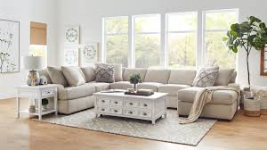 Rooms to go ofrece estilos de muebles para cada habitación por $599 dólares o por $10 dólares al mes. City Furniture Living Room