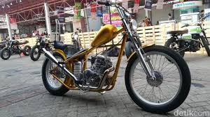 Modif motor vega zr indeed lately has been hunted by users around us, maybe one of you modif vega zr velg racing vegafans com. Yamaha Vega Di Antara 2 Motor Custom Jokowi