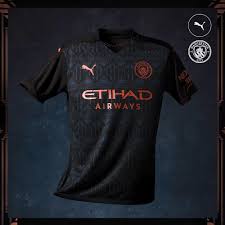 The black away kit contains a pattern of the bridge near bridgwater canal in castlefield. Puma Manchester City Away Jersey 20 21