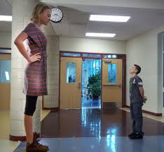 Monument Valley Regional Middle School Art Class Forced Perspective Trick Photogra Forced Perspective Photography Perspective Photography Forced Perspective