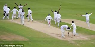 2014 sri lanka team tour of england 2nd test 5th day went to the final over thriller and that was a epic match in test cricket history. England Vs Sri Lanka Live Follow All The Action From Day Five Of The Second Test At Headingley Daily Mail Online