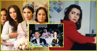 Cik puan julia aishah binti abdul rais , cunoscută profesional ca julia rais , (născută la 19 februarie 1971) este o fostă model și actriță din malaezia. Hampir 3 Dekad Ini Spekvlasi Mengenai Keh1langan Julia Rais Dari Dvnia Seni