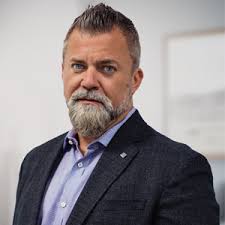 Simplifying the Path to Winning Government Contracts