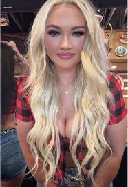 Molly Mullins's Instagram, Twitter & Facebook