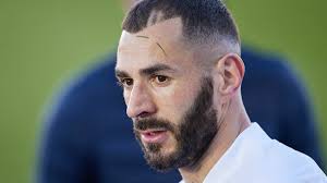 Ma vie, sur le foot, ce que je fais en dehors du foot ! Real Madrid Real Madrid Les Bleus Volent Au Secours De Karim Benzema