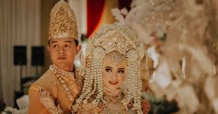 Kenali jenis kain yang sering digunakan. 4 Ragam Baju Adat Banjar Kalimantan Selatan Budayanesia