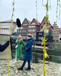 Gregor schiebt amelie einen riegel vor. Rote Rosen Macher Teilen Set Foto Dieses Detail Wirft Fragen Auf Moin De