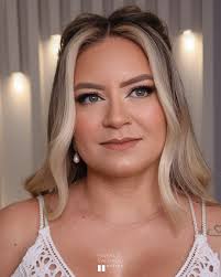 Produção linda e delicada em nossa noiva Denise 🤍 Um dia muito especial  com tudo que ela desejava! Foi uma honra fazer parte desse momento.  Penteado @raullimahairstyle #maquiagemcontagem #maquiagembetim #maquiagembh  #maquiagem #maquiadora #