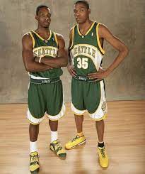 It's really weird to think of durant being an old player, but here we are. A Young Kevin Durant And Jeff Green Seattle Supersonics Sonics Seattle Sports Basketball History Basketball Legends