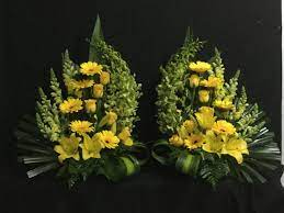 These Shapes Are Nice No Idea How To Fold These Leaves Flowers For Funeral Service Altar Flowers Floral Arrangements