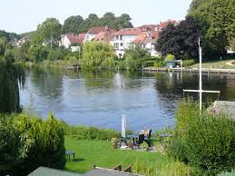 Dieses repräsentative einfamilienhaus wird sie durch seine traumhafte lage auf einem großzügigen grundstück begeistern. Molln Haus Am See