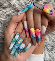 Este video es de uñas rainbow tutorial. 2