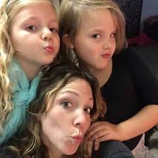 Lindsay Betts (lindsaybetts5)