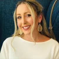 Leslie Freitas's Instagram, Twitter & Facebook