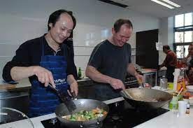 Side catalytic liners break down oil and fat splashes during cooking. F P Engineers Have Designs On Chinese Cooking Otago Daily Times Online News
