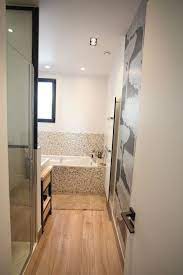 Réalisez un aménagement petite salle de bain 2m2 réussi en recourant aux petites rangements malins. Petite Salle De Bains Zen Et Moderne De 6m2 Cote Maison