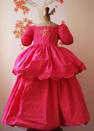 Vous trouvez ici, par exemple, costume princesse, robe de princesse, marquise flore, costume marquise 4 ans théâtre et costume de princesse ou reine médiévale fille. 20 Idees De Robe De Princesse Enfant Robe Princesse Enfant Robe Robe Princesse
