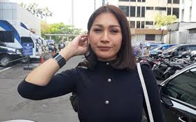 She collaborated with mulan jameela on the single sakit bukan main. tata janeeta popularity. Nikah Oktober Tata Janeeta Umumkan Kehamilannya Harianjogja Com