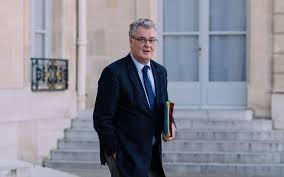 Celui qui est à l'origine du rapport sur la réforme des retraites perçoit 4 retraites en plus de son confortable salaire de 10.135 euros. Retraites Jean Paul Delevoye A Oublie De Declarer Ses Liens Avec Le Monde De L Assurance Le Parisien