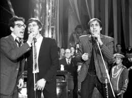 Best of italian songs 60s. Le Cinque Canzoni Italiane Piu Vendute Degli Anni 60 Cinque Cose Belle