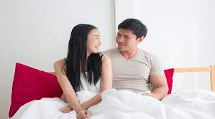 Malam pertama bagi wanita diibaratkan wanita memberikan seluruh hidupnya, luar dan dalam kepada sang calon suami, kurang lebih seperti itu maknanya. Biar Malam Pertama Tidak Sakit Ini Tipsnya