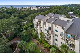 Hilton Head Island Vacation Rental Great Coligny Location Stylish Updated Forest Beach Villa Pool Tenni Island Vacation Rentals Beach Villa Beautiful Villas