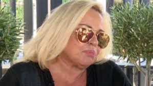 Επιφύλασσε μια έκπληξη στους κριτές του voice που την αποθέωσαν. Mpessy Argyrakh Kahke Olosxerws To Spiti Ths Sthn Korin8o Se Kakh Psyxologikh Katastash H Tragoydistria