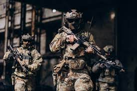 Silueta grupo de soldados en el campo de batalla con bandera japonesa como fondo. Imagenes De Soldado Vectores Fotos De Stock Y Psd Gratuitos