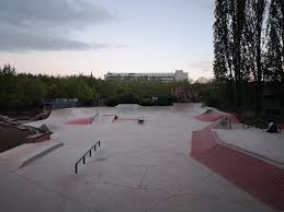 Wie ein sprecher der polizei am samstagmorgen mitteilte, sei die identität des toten noch unklar. Saar Skateboarding E V Posts Facebook