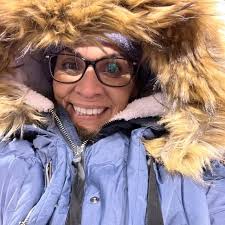 So what's the deal between Minky Couture and Lola Blankets? Never even  heard of Lola until today. Is one better than the other or is it one of  those let's support the