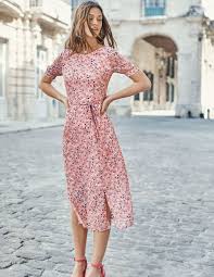 Vous y trouverez les meilleures pièces uniques ou personnalisées de nos boutiques. 12 Tenues Elegantes Pour Un Bapteme Maman Vogue