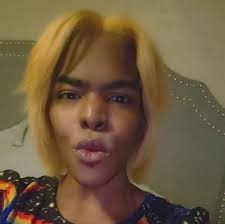 How to fix the filthy surroundings moodlet in Sims 4 kitchen/dining room?