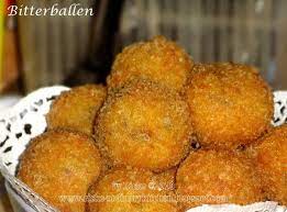 Waktu Ngomongin Soal Bitterballen Di Status Facebook Ternyata Banyak Juga Teman Teman Yang Belum Tau Tentang Si Bola Makanan Ide Makanan Makanan Ringan Gurih