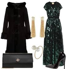 Scopri la nostra selezione di cappotti, trench, parka, giubbotti e anorak. Outfit Molto Elegante Composto Da Vestito Lungo Verde Scuro In Paillettes Abbinato Ad Un Cappotto Nero Con Eco Pelliccia E Stile Di Moda Outfit Cappotti Neri