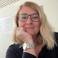 80+ "Cláudia Bender" profiles