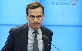 Ulf kristersson är 170 centimeter lång. Kort Samtal Mellan Lofven Och Kristersson Vasabladet