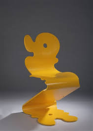 La chaise system 123 peut être faite sur commande dans de nombreux tissus et cuirs, avec un délais de. Verner Panton Chaise En Bois Thermoforme Laque Jaune Modele Pantonic 1992 Mutualart