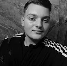 Dimitris Kapotis σε άτομα