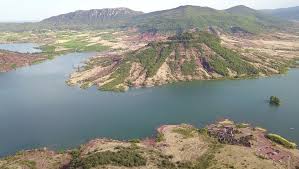 Une Journee Au Lac Du Salagou Escapades Amoureuses En 2020 Lac Du Salagou Lac Escapade Amoureuse