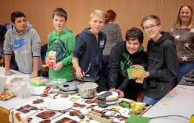 Angelikas und mein auftritt bei der wintergala als „die chicken wings 8 років тому. 2016 Robert Dannemann Schule Westerstede Homepage