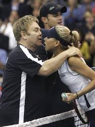 Her appearance and celebrity status made her one. 2007 Hier Kusst Elton John Anna Kournikova Weser Kurier