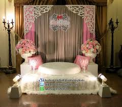 Pakej pelamin tunang pelamin tunang rm550 set mini pelamin termasuk:backdrop (8't x 10'l) backdrop 8ft (l) kerusi bench 4ft carpet bulu flower arrangement (deko mengikut warna & tema. Mini Pelamin Sweet Pink Grey Dengan Fluffy Karpet Bulu Sesuai Utk Tunang Atau Nikah Backdrops For Parties Diy Pelamin Wedding Deco