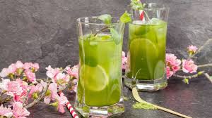 Wer im sommer gerne zum picknicken geht, die zeit im garten verbringt oder sich am baggersee die sonne auf den pelz scheinen lässt, der weiß es zu schätzen, wenn kühle getränke und frische nahrungsmittel in der kühltasche auf einen warten. Eistee Selber Machen Gesunde Kalte Tee Getranke Evidero