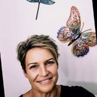 100+ perfiles de «Trina»