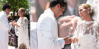 Valencia's garay confirms positive test. Primer Aniversario De La Boda De Tamara Gorro Y Ezequiel Garay Conoce Las Fotos Exclusivas Del Enlace David Lopez Del Moral