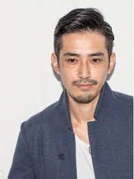 彼に教えたい すたれない 黒髪 男前 の大人の男向けヘアスタイル メンズ ヘアスタイル メンズヘアカット メンズ ヘアスタイル ツーブロック