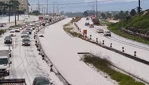 Depois, em novo mundo, com 27 milímetros. Forte Chuva De Granizo Causa Estragos Em Curitiba Pr Cartao De Visita News
