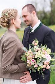 Hochzeit In Tracht Im Standesamt Geretsried Bei Starnberg Bettina Josef Hochzeit Standesamtliche Hochzeit Dirndl Hochzeit